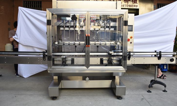 Automatic Water Disinfectant Wine Cosmetics Gravity Liquid Filling Machine With Cover